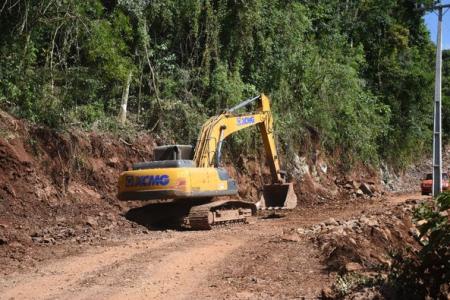 Município segue recuperando estradas e propriedades